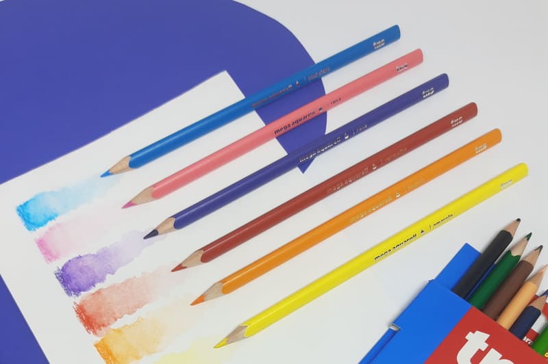 lápis de cor aquarela da tris
